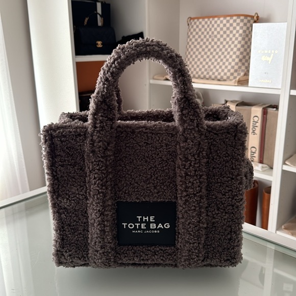 MARC JACOBS Medium Teddy Tote Bag + Crossbody Strap - Picture 8 of 14